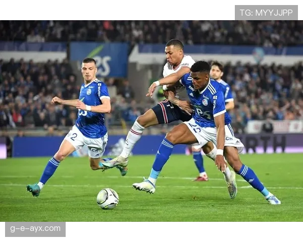 切尔西球迷集体发声抗议球队现状，引发广泛关注与热议