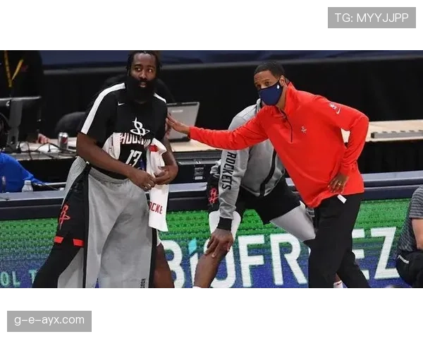 哈登穿得跟夜店常客似的，谁能想到他训练日竟然是这样？